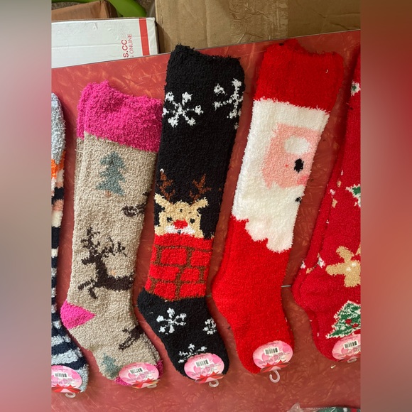 🎄❤️💚🧑‍🎄🐧NWT LONG MOPAS FUZZY COMFY SOCKS - Picture 7 of 16
